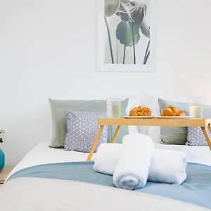 https://the-old-court-house-apartments.cambridgehotelsuk.com
