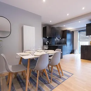 Luxurious Hackney Near Train Station Holiday home