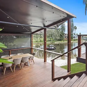 lakefront-living-in-burleigh.queenslandhotels.net/